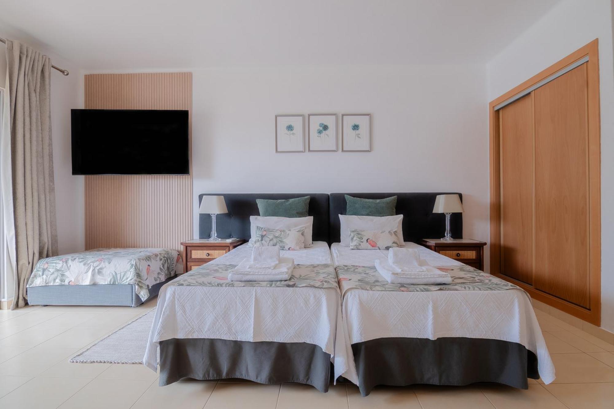 Seacoast Retreat With Pool And Beach Access By Drago Rentals Albufeira Bagian luar foto