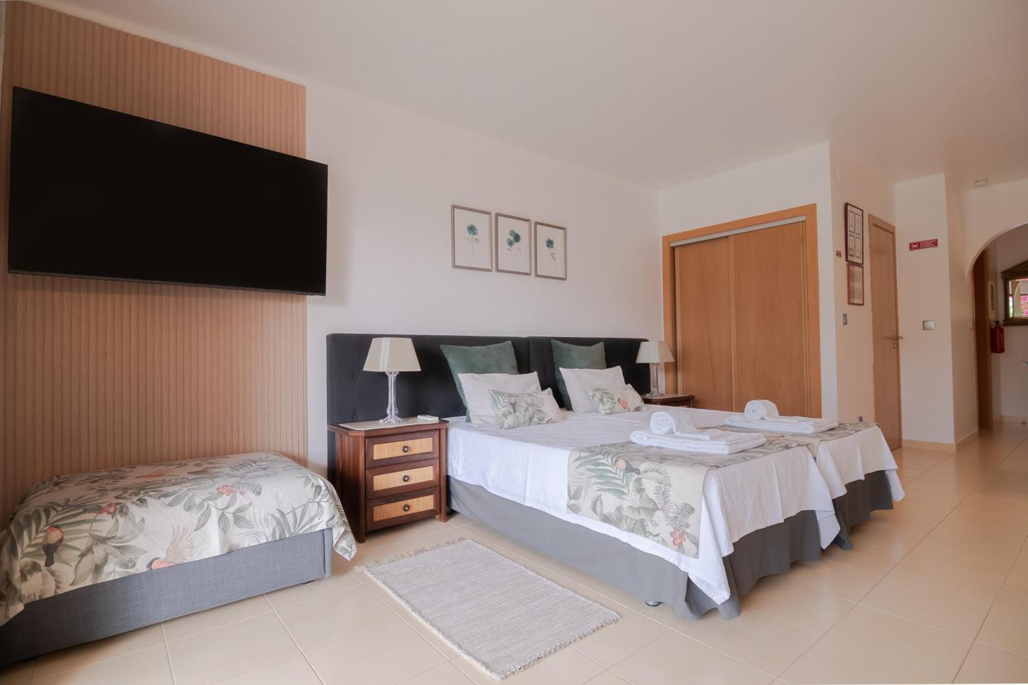 Seacoast Retreat With Pool And Beach Access By Drago Rentals Albufeira Bagian luar foto