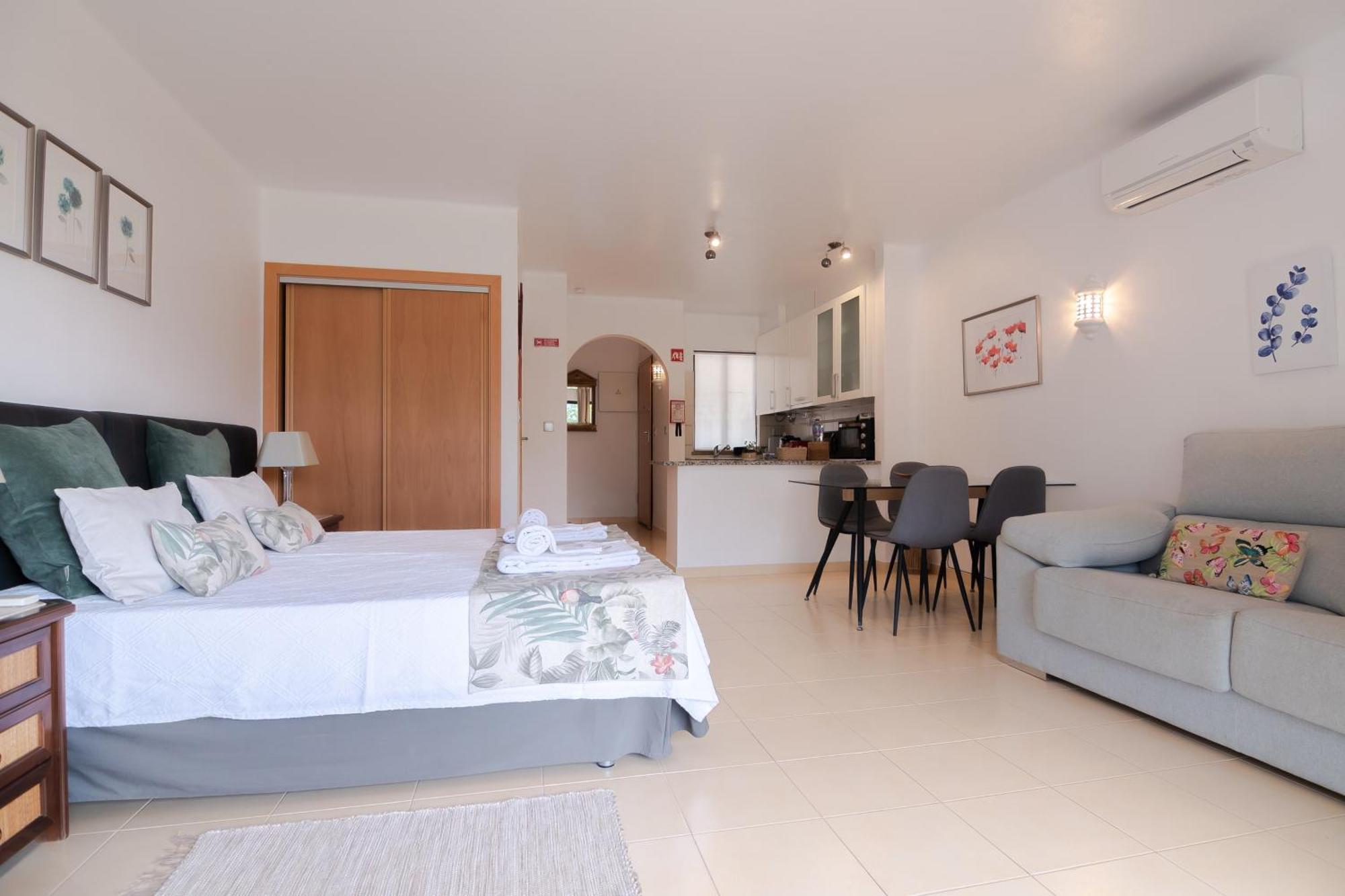 Seacoast Retreat With Pool And Beach Access By Drago Rentals Albufeira Bagian luar foto