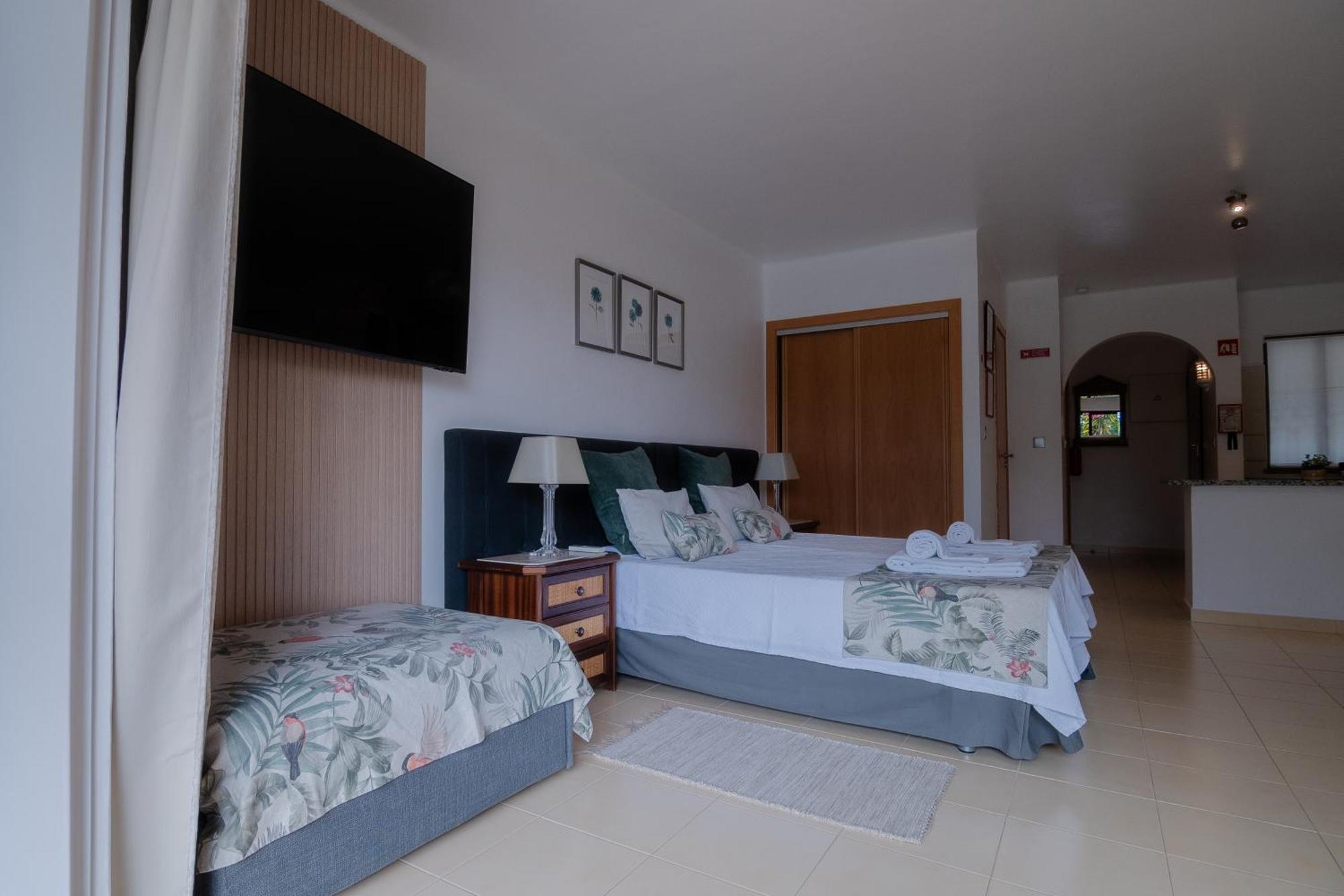 Seacoast Retreat With Pool And Beach Access By Drago Rentals Albufeira Bagian luar foto